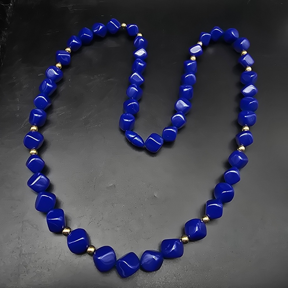 Avon 1986 Color Flash Necklace Blue Beaded Vintage Costume Jewelry